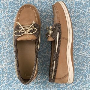 SPERRY. Kids size 6M (8 in women’s) Firefish Boat shoes.